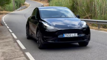 La autonomía oficial se reduce en comparación con el Long Range, pero si nos descuidamos, sus prestaciones y dinamismo hacen que la conducción más pasional lo haga aún más que las cifras oficiales.&nbsp;