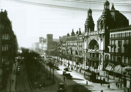 Imagen de 1930, a la derecha se ve el teatro Coliseum.