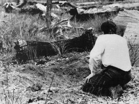 La policía rastrea una de las tumbas donde los Birnies enterraron a sus víctimas