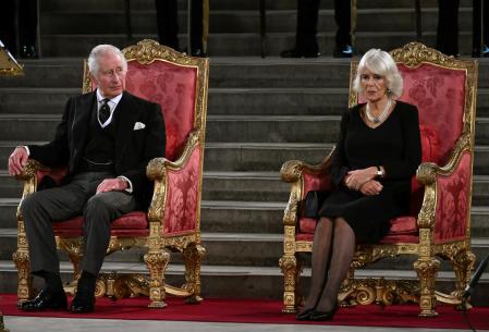 Carlos III y la reina consorte Camila en Westminster Hall, esta mañana en Londres