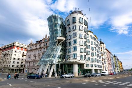 La Casa Danzante se ha convertido en uno de los iconos de la Praga moderna
