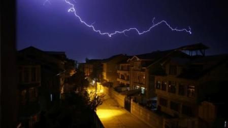 Las probabilidades de que un rayo caiga sobre una persona son mínimas pero ocurre