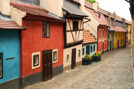 El conocido callejón del Oro, en el interior del castillo de Praga