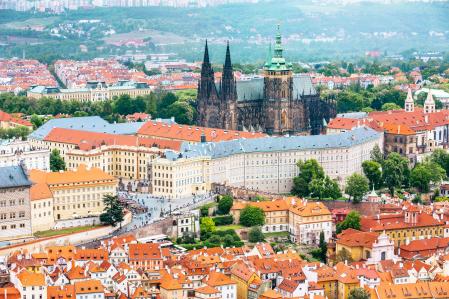 Vista del castillo de Praga y de la catedral de San Vito