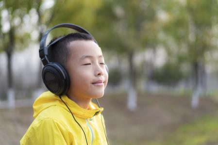 Los mejores auriculares infantiles para los trayectos matinales hacia la escuela