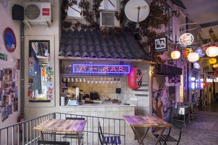 Running Sushi in Market recrea un pequeño pueblo marítimo