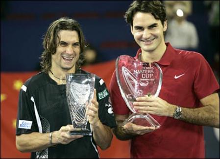 Roger Federer levantó la Copa de Maestros en seis ocasiones. En la imagen, tras vencer al español David Ferrer en la final del 2007