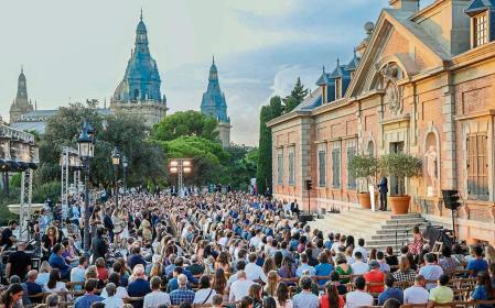 Fiesta de Barcelona Global organizadas por el ayuntamiento en el Palauet Albeniz para dar la bienvenida a los extranjeros que viven y trabajan en Barcelona