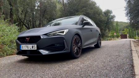 Su eficaz bastidor se apoya en una plataforma híbrida enchufable de buenas prestaciones.