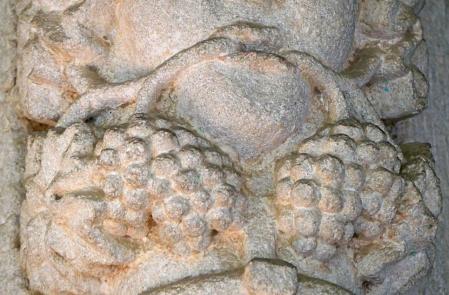 Detalle del arte grutesco en el capitel.