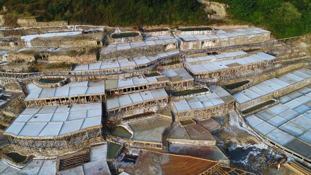 Las salinas se alimentan de la sal que quedó en el subsuelo tras la desaparición del Mar de Tetis