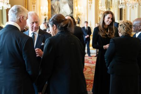 La princesa de Gales, Kate Middleton, con el collar de perlas de la reina Isabel II en una recepción en el Palacio de Buckingham el pasado sábado