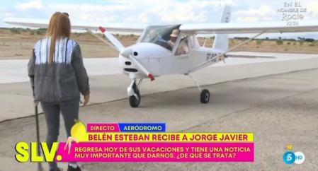 Belén Esteban lo estaba esperando a pie de pista.