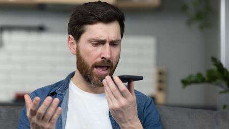 Otro síntoma de estar sufriendo un ictus es experimentar dificultades en el habla