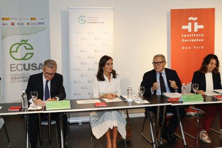 La reina Letizia durante su encuentro con los investigadores españoles que luchan contra el cáncer