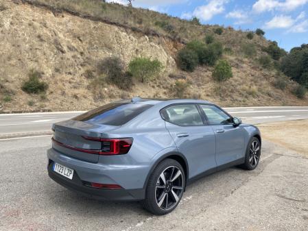 Polestar 2, coche eléctrico con una autonomía que fácilmente supera los 400 km
