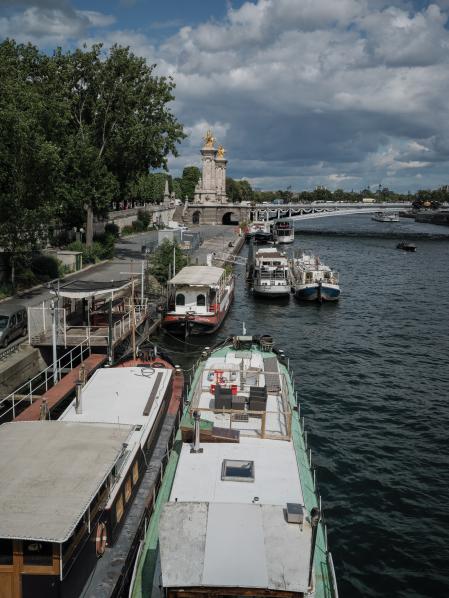 Hay embarcaciones de todos los tamaño y están adornadas y habilitadas para disfrute de sus propietarios