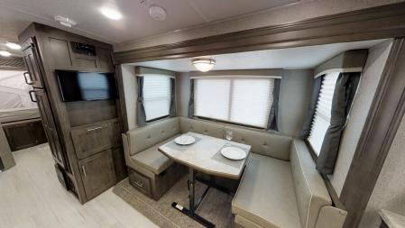 Rockwood Roo, la versátil caravana que amplía su espacio con dormitorios extensibles.