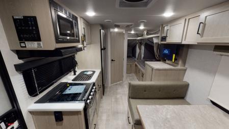 Rockwood Roo, la versátil caravana que amplía su espacio con dormitorios extensibles.