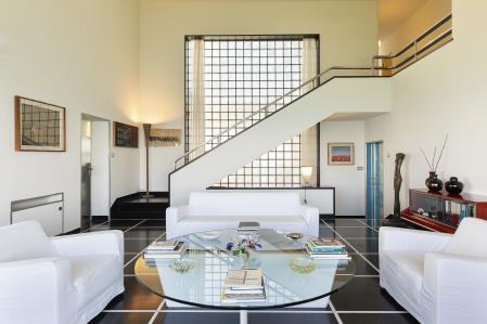 La residencia constituye un raro ejemplo de arquitectura racionalista sin modificaciones, por lo que ha sido reconocida como Monumento Nacional de Arquitectura Moderna