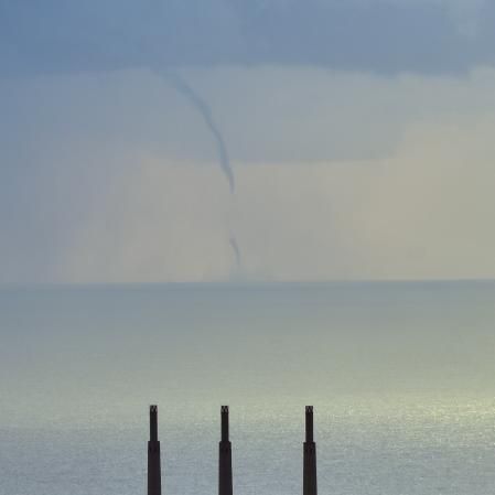 Tormenta sobre el mar en la costa de Barcelona.