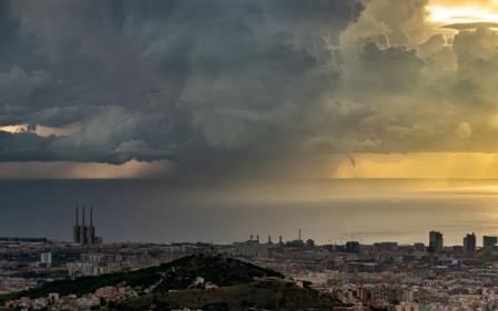 Tormenta frente a la costa de Barcelona.