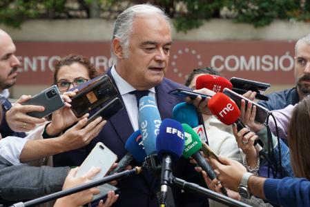 El responsable de Relaciones Institucionales del PP, Esteban González Pons, se reunió con el comisario Europeo de Justicia, Didier Reynders, en Madrid