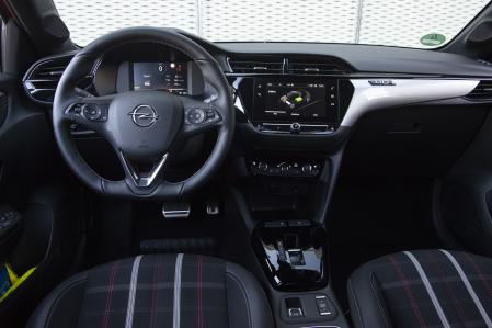 El coche equipa múlitples tecnologías y sistemas de ayuda a la conducción&nbsp;