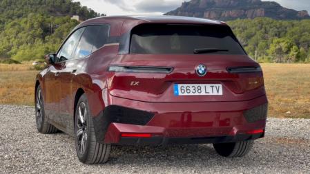 Filosofía de gran SUV, con la máxima tecnología de electrificación de BMW.