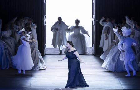 Ópera ANNA BOLENA - Donizetti
Palu de Les Arts 26/9/2022 
Fotografías: Miguel Lorenzo / Mikel Ponce