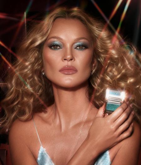 Kate Moss en la nueva campaña de Navidad de Charlotte Tilbury