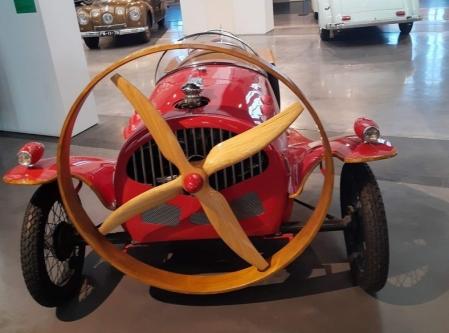 Helicron, el excéntrico coche clásico que parece sacado de dibujos animados.