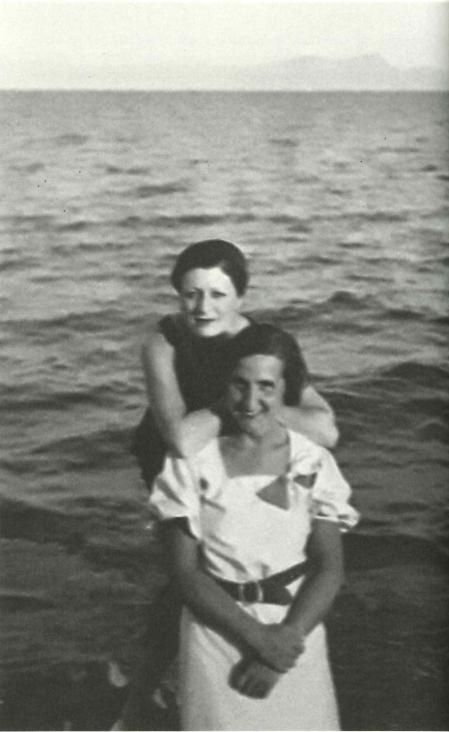 Con Elisabeth Mulder, el gran amor de su vida, en Mallorca, 1932