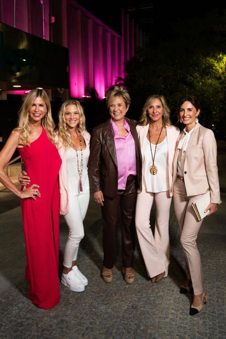 La periodista junto a otros rostros reconocidos