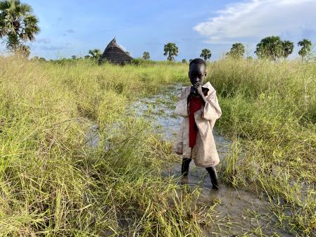 Las peores inundaciones en 30 años han afectado a miles de poblaciones como Mabior. Sin cosechas, el hambre se ha disparado