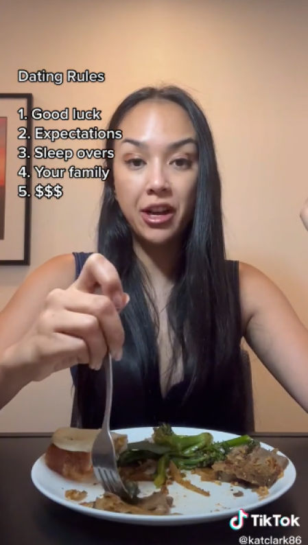 El vídeo compartido por la madre se ha hecho viral y ha generado polémica