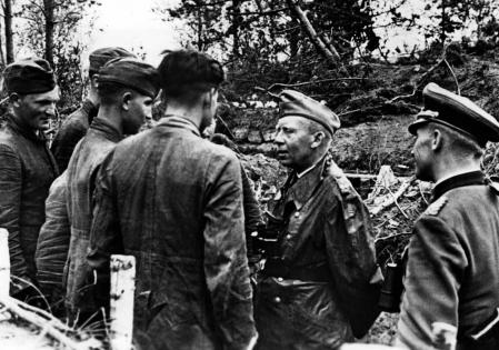 Gotthard Heinrici (segundo por la dcha.) en una fotografía de mayo de 1942.