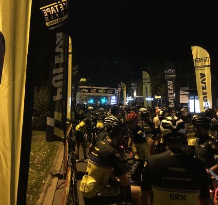 1.200 ciclistas han tomado salida de l'Étape Granada 2022.