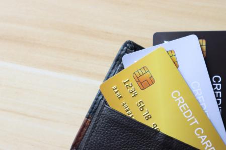 Por qué deberías llevar al menos dos tarjetas en tu cartera