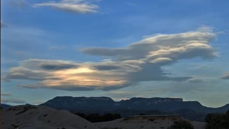 Lenticulares al atardecer en Puig-agut.