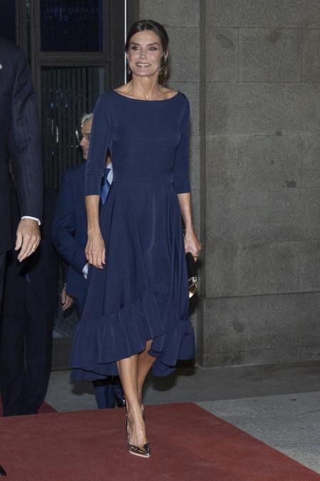 La reina Letizia con su nuevo vestido de Miphai en la inauguración de la nueva temporada del Teatro Real