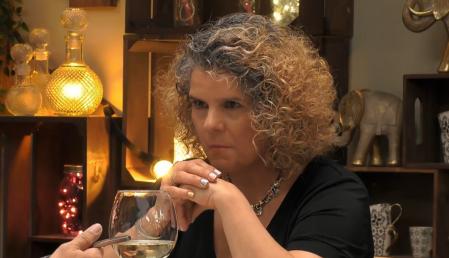 Mari Carmen se quedó a cuadros.