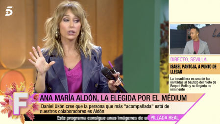 Emma García explica a los espectadores que una mujer del público está aterrada y pide salir del plató de 'Fiesta'