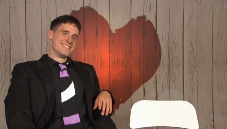 Adrián terminaba compuesto y sin cita.