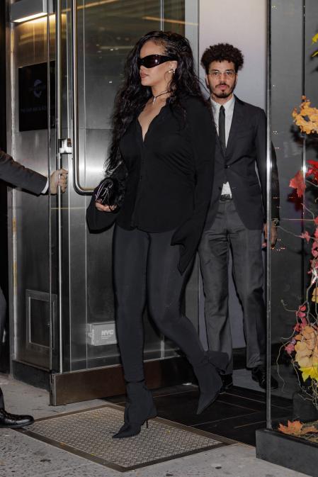 Detalle del look de Rihanna para cenar con Gigi Hadid en Nueva York