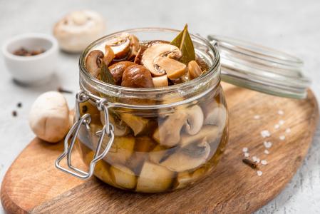 Setas conservadas en aceite