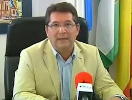 Antonio Peña, alcalde de Chipiona en ese momento, decide prescindir de Amador Mohedano.