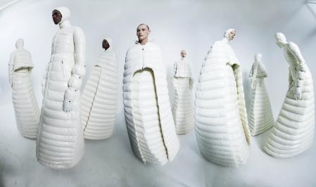 'Sethu Ncise, Jermaine Downer, Will Sutton, Zuzanna Bartoszek, Sara Grace Wallerstedt y Ana Viktoria', producción de Walker para la marca Moncler en 2018