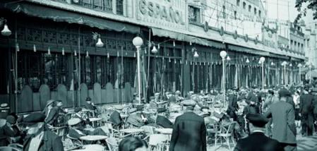 Ambiente en la terraza del Café Español.