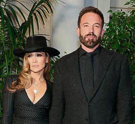 SAN MARINO, CALIFORNIA - OCTOBER 13: (L-R) Jennifer Lopez and Ben Affleck attend the Ralph Lauren SS23 Runway Show at The Huntington Library, Art Collections, and Botanical Gardens on October 13, 2022 in San Marino, California. Amy Sussman/Getty Images/AFP